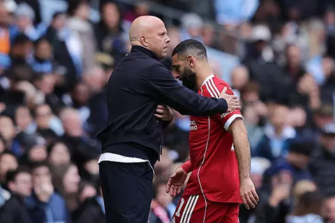 لم يتعلم من درس كلوب.. كيف أنهت سياسة سلوت رحلة صلاح مع ليفربول؟